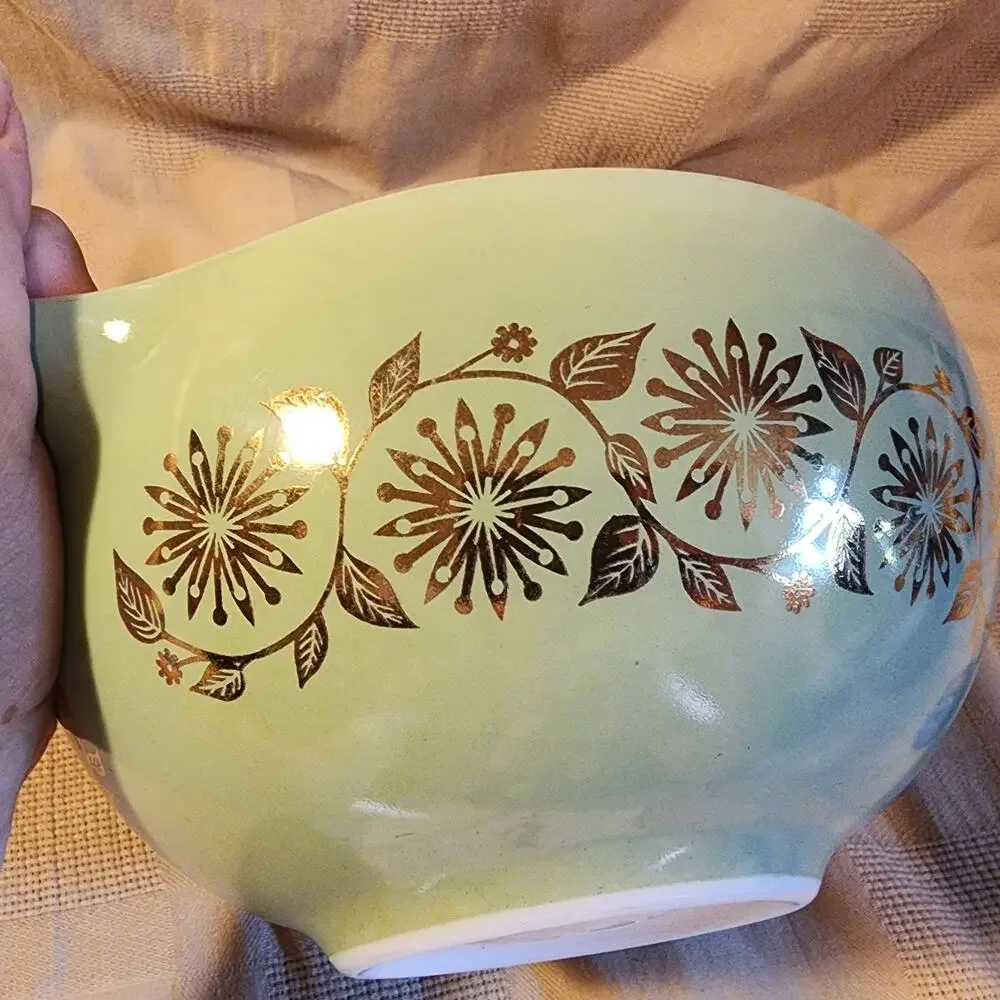 VTG Pyrex 1960s #443 2.5 QT Sage Green Gold Medallion Cinderella Bowl No Lid